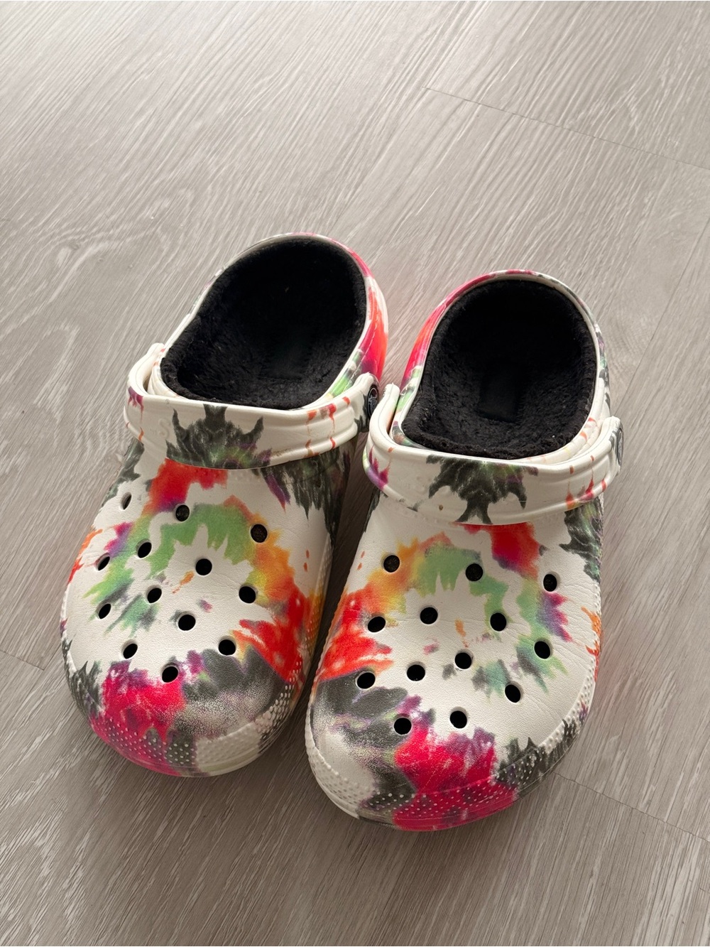Woman Crocs White Tie-Dye Clog Shoes with Black Fleece Lining